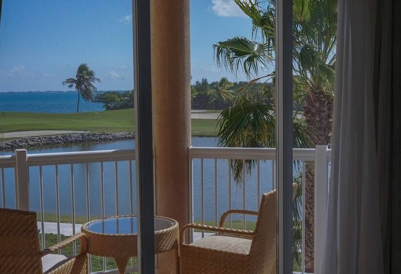 سوئیت با تخت بزرگ, The Grand Caymanian Resort