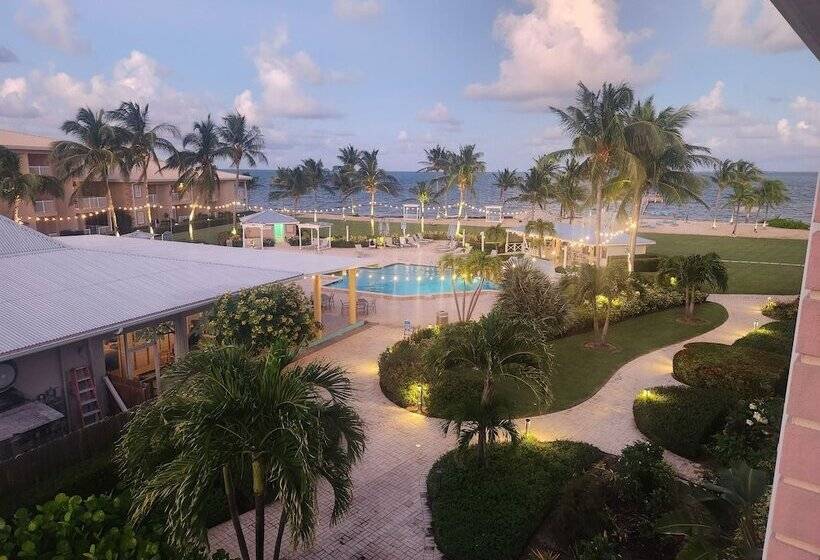 سوئیت با تخت بزرگ, The Grand Caymanian Resort
