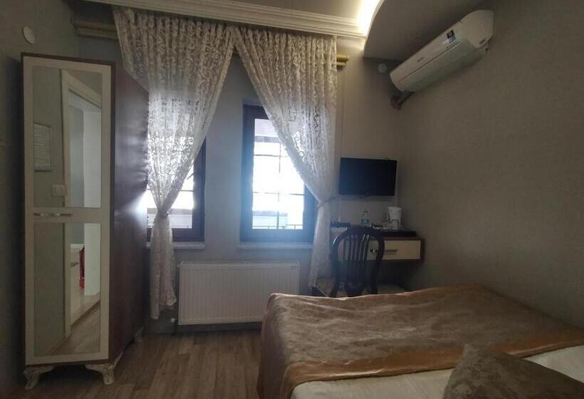 اتاق اکونومی یک تخته, Sehri̇ Zade Yalisi