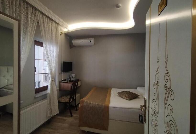 اتاق اکونومی یک تخته, Sehri̇ Zade Yalisi