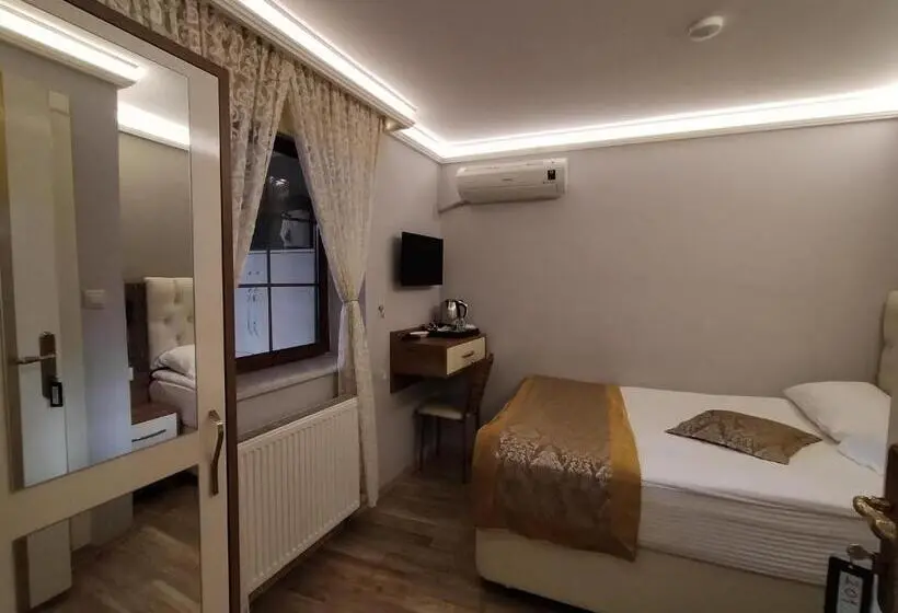 اتاق اکونومی, Sehri̇ Zade Yalisi