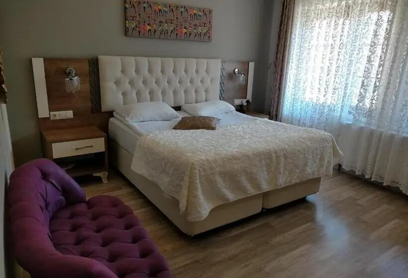 اتاق لوکس با بالکن, Sehri̇ Zade Yalisi