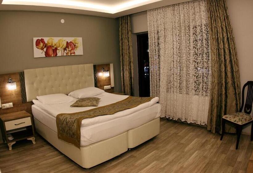 اتاق لوکس با بالکن, Sehri̇ Zade Yalisi