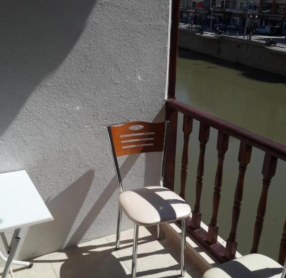 اتاق استاندارد سه تخته با بالکن, Sehri̇ Zade Yalisi