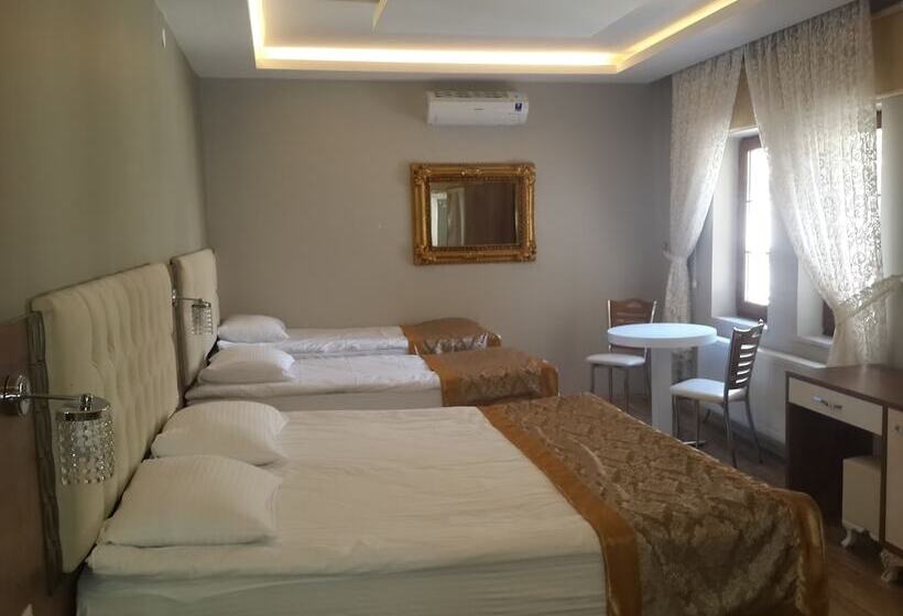 اتاق خانوادگی, Sehri̇ Zade Yalisi