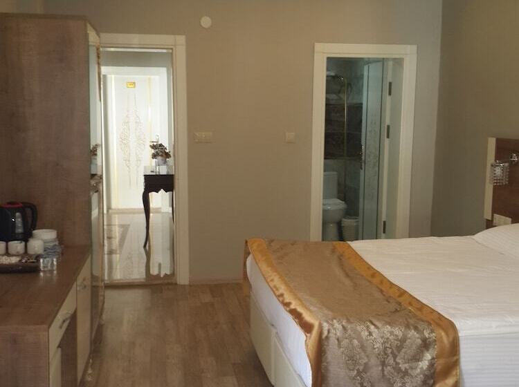 اتاق خانوادگی, Sehri̇ Zade Yalisi