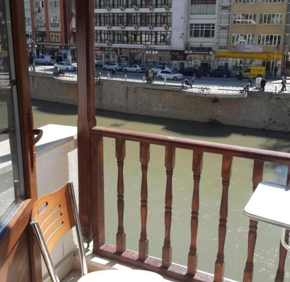 اتاق لوکس با بالکن, Sehri̇ Zade Yalisi