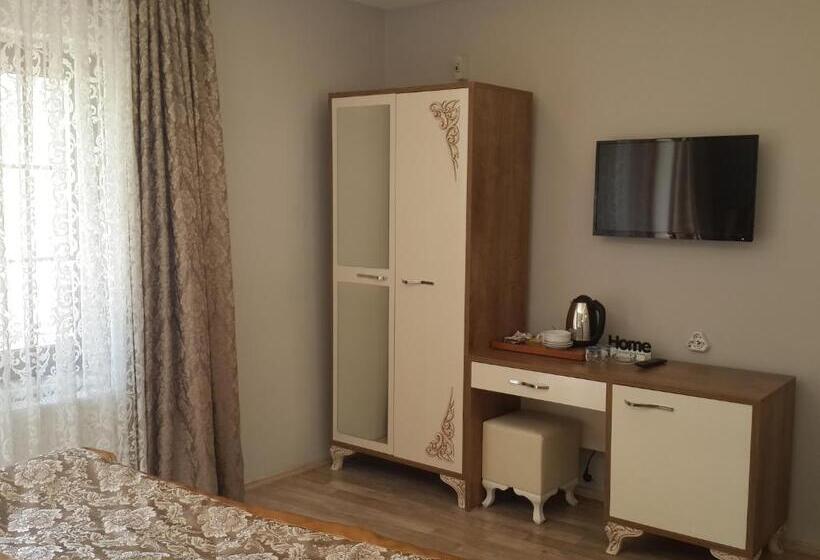 اتاق لوکس با بالکن, Sehri̇ Zade Yalisi