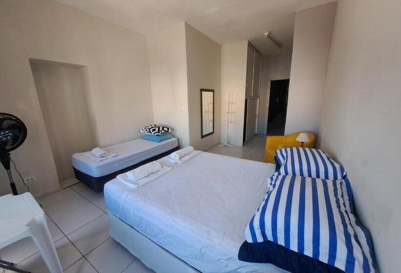 غرفة سوبيريور ثلاثية مطلّة علي البحر, Mangue Oranje Hostel