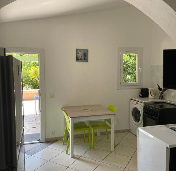 침실 2개 주택, Residence U Latonu