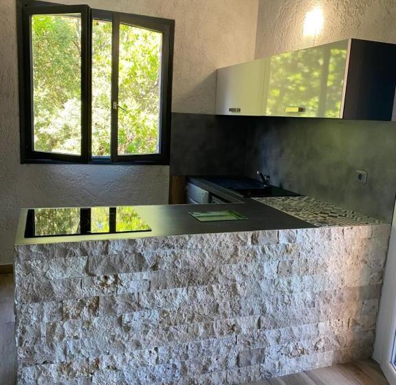 침실 2개 주택, Residence U Latonu