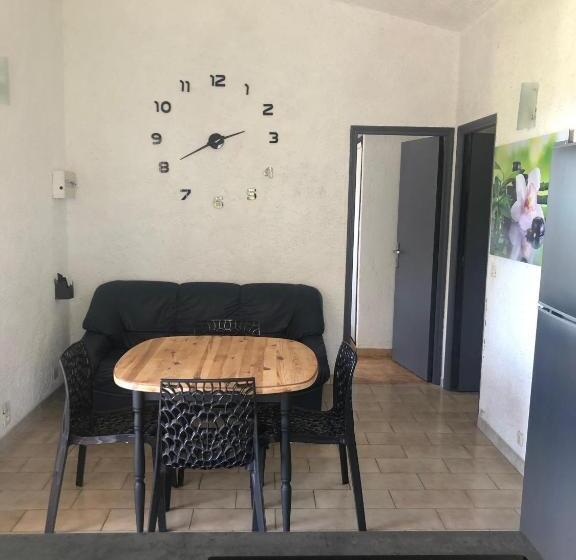 침실 2개 주택, Residence U Latonu