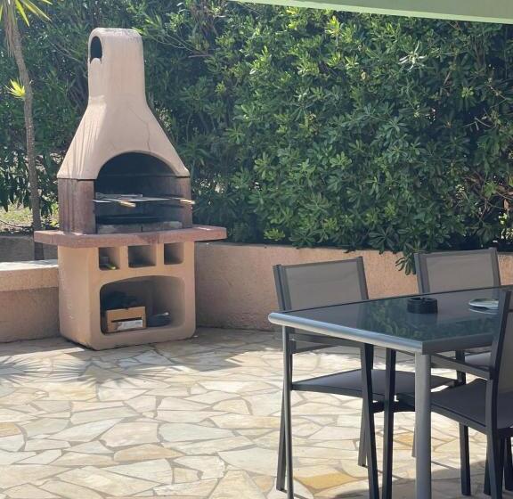 침실 2개 주택, Residence U Latonu