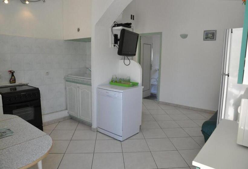 ２ベッドルームハウス, Residence U Latonu