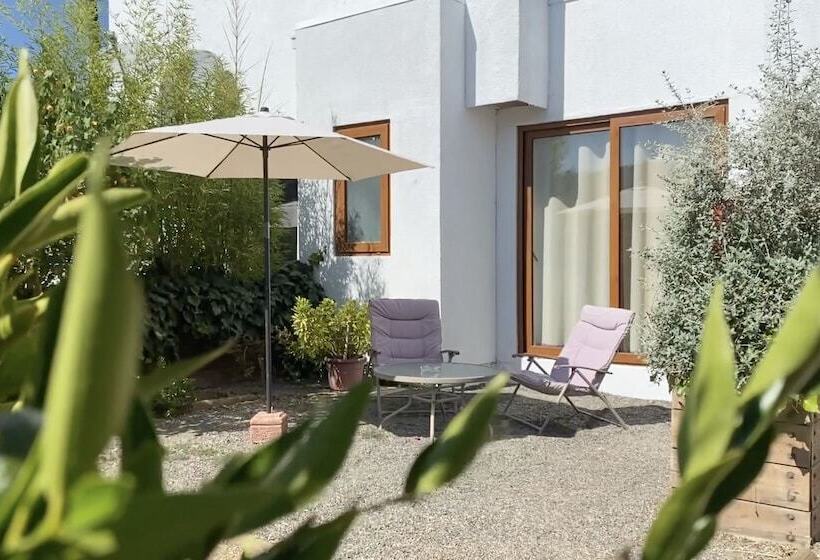 اتاق استاندارد با چشمانداز استخر, Callihue Lodge