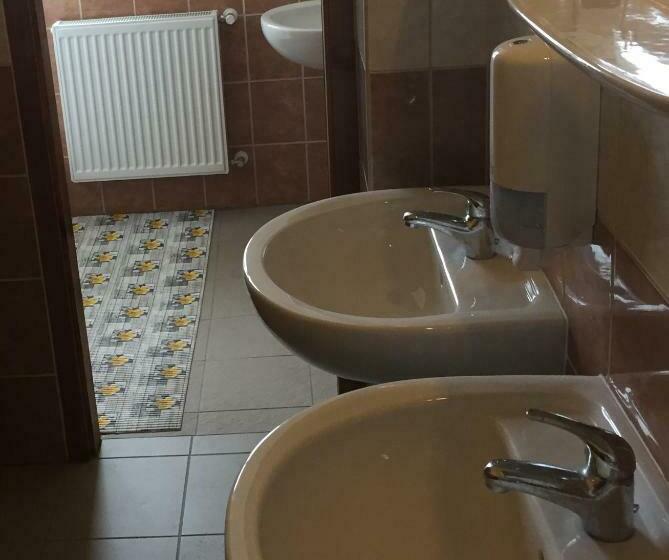 バス共有のスタンダードルーム, Mamre Szálló