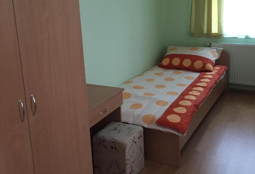 バス共有のスタンダードルーム, Mamre Szálló