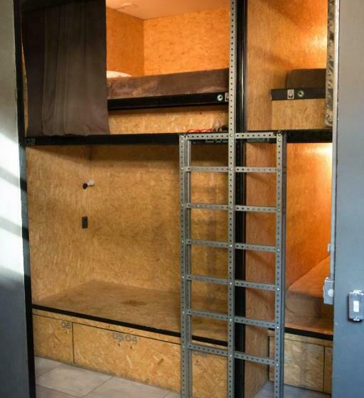 חדר סופריור יחיד, Eco Box Hostel