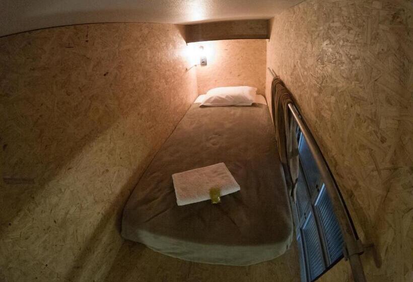 חדר סופריור יחיד, Eco Box Hostel