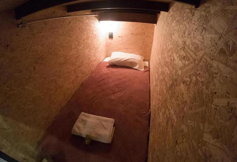 חדר סופריור יחיד, Eco Box Hostel