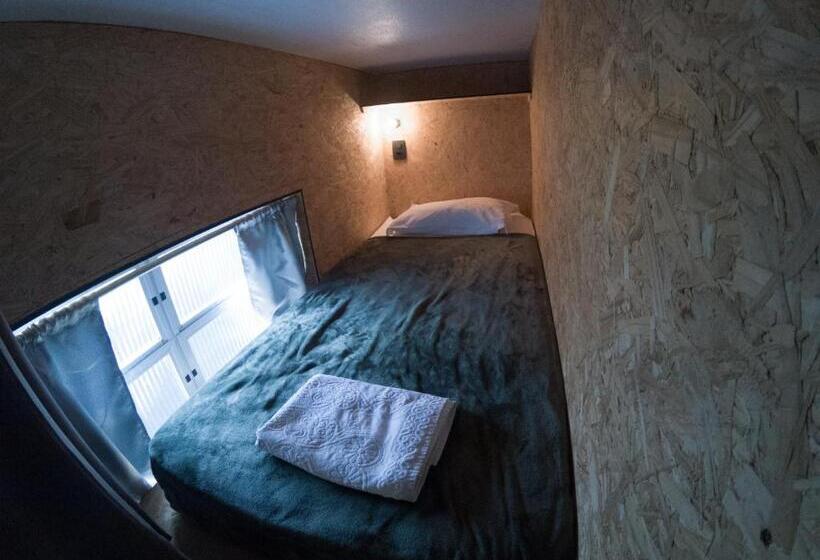 חדר סופריור יחיד, Eco Box Hostel