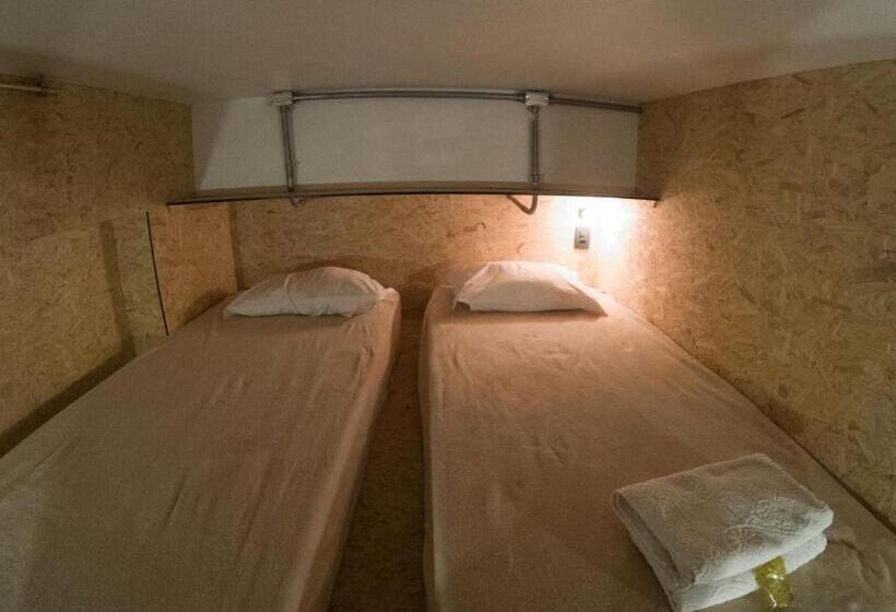 חדר סופריור, Eco Box Hostel