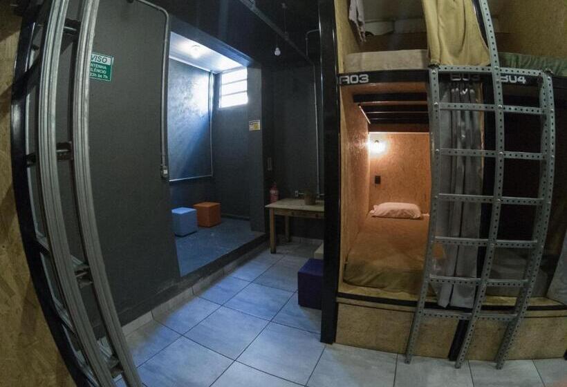 Стандартный Номер Нижний Этаж, Eco Box Hostel