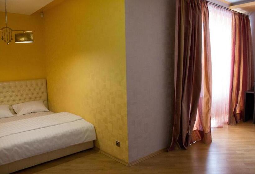 3 Bedroom Suite, Alir