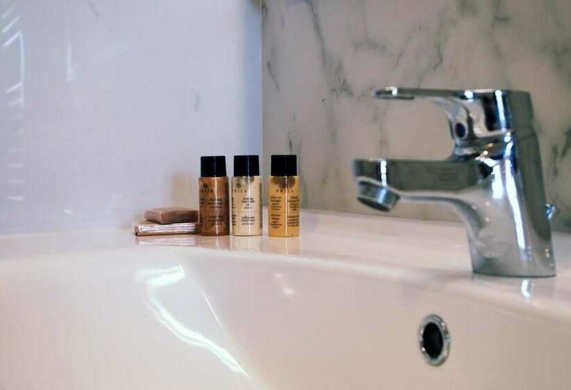 豪华三人间, Colaiaco