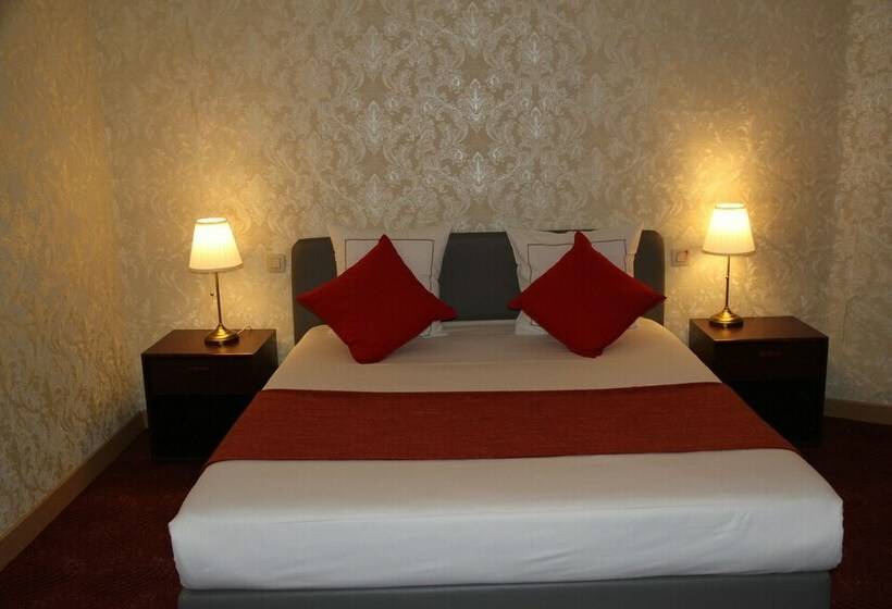 غرفة قياسية, De Spiegel