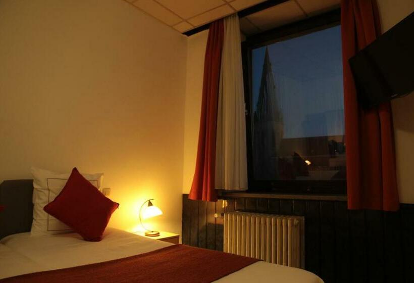 غرفة قياسية, De Spiegel