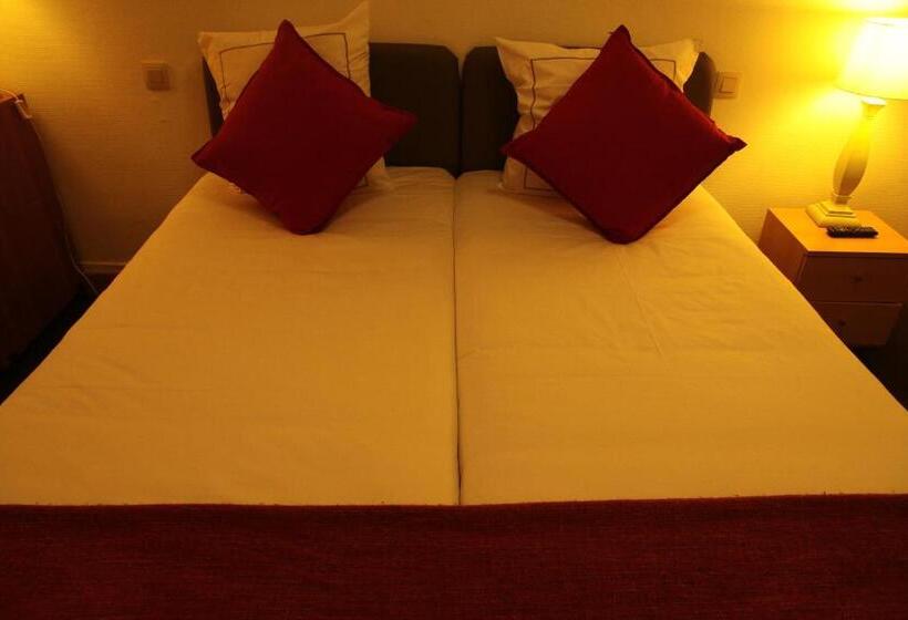 Семейный Номер, De Spiegel