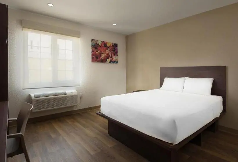 スイート, Extended Suites Tijuana Macroplaza