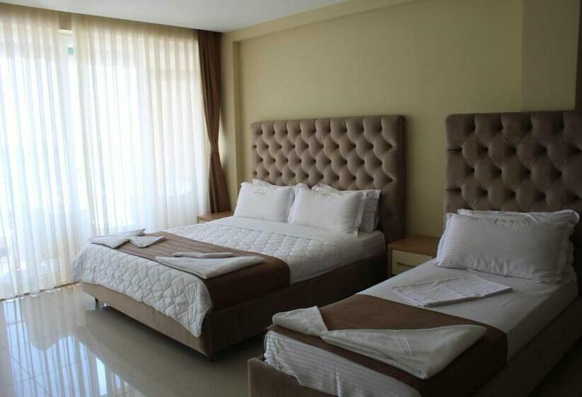 חדר דלוקס לשלושה, Frojd