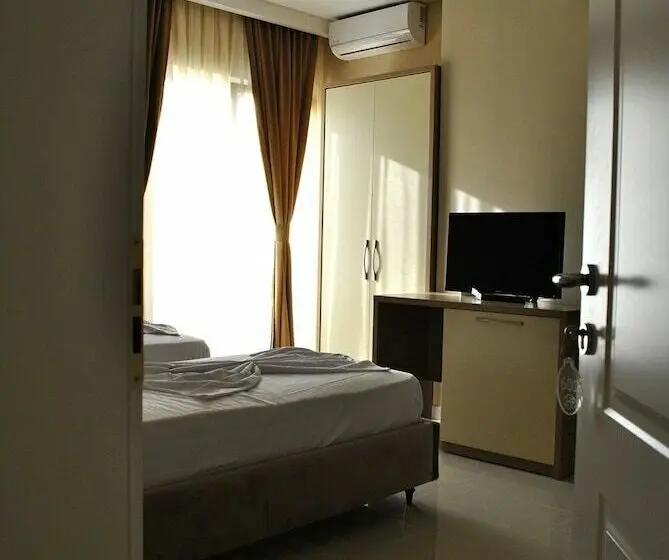 اتاق لوکس سه تخته, Frojd