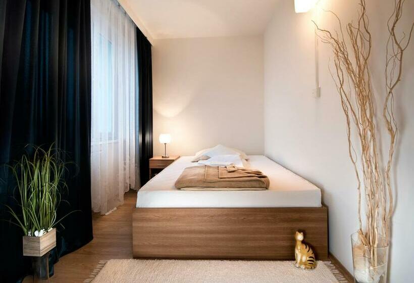 شقة غرفة واحدة, Pelikán