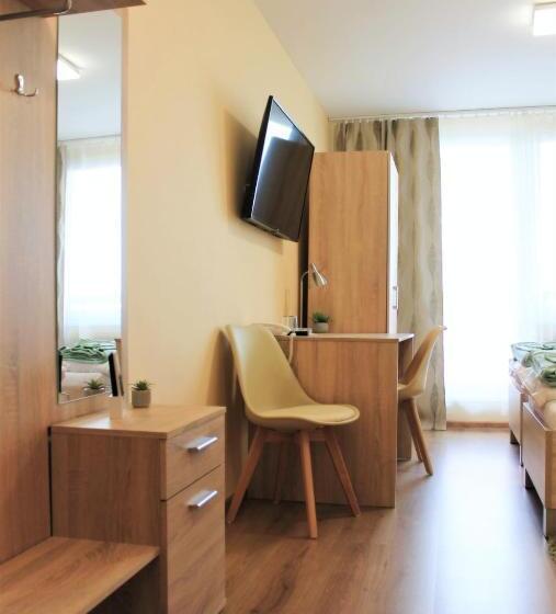 غرفة كومفورت, Pelikán