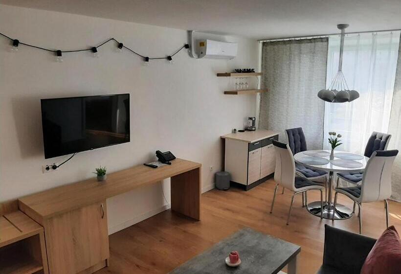 شقة ديلوكس غرفة واحدة, Pelikán