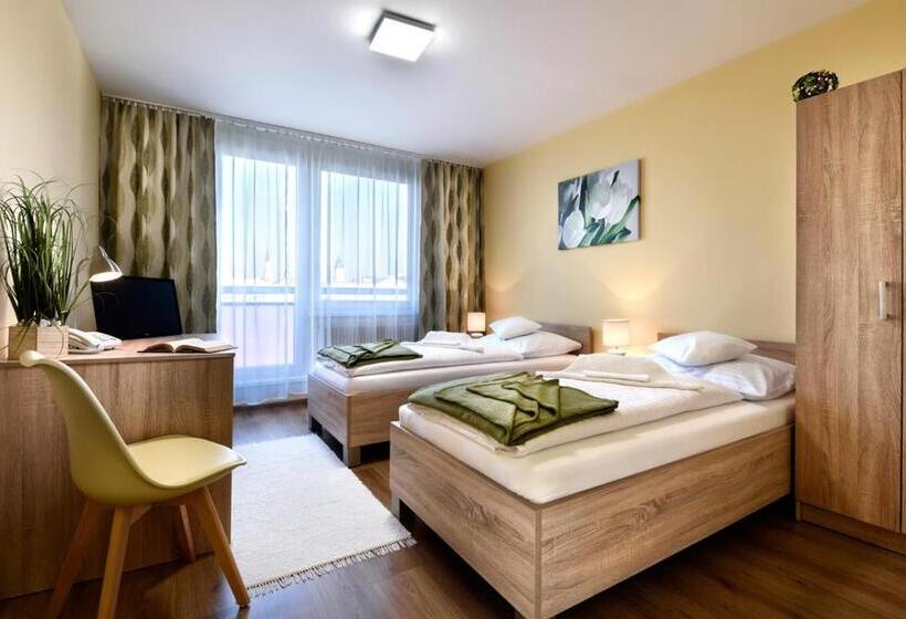 غرفة كومفورت, Pelikán