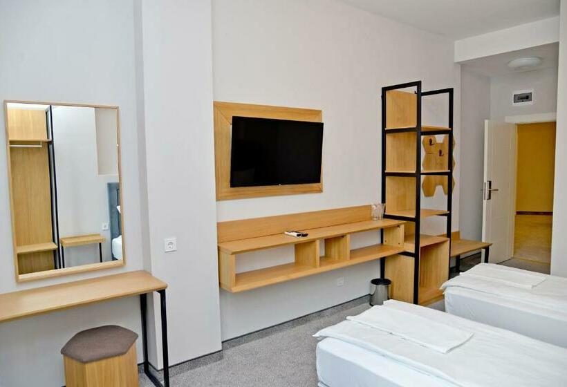 חדר סטנדרט, Ricas