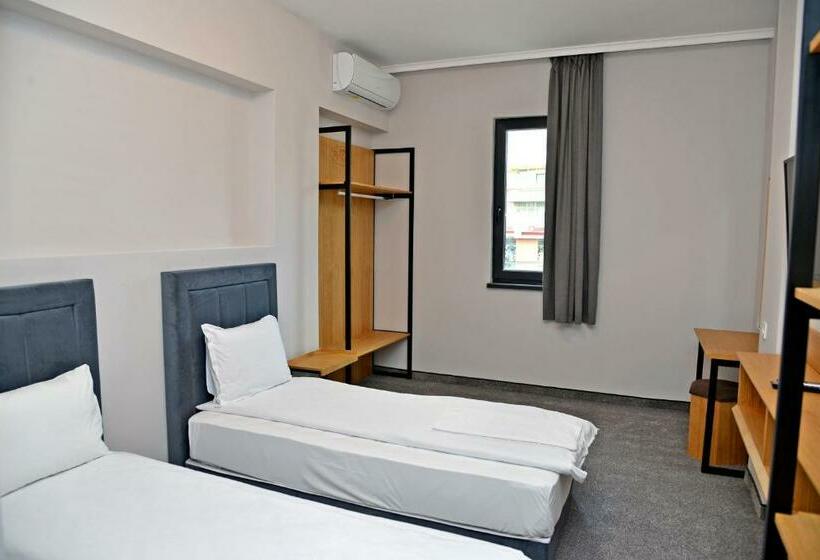 חדר סטנדרט, Ricas