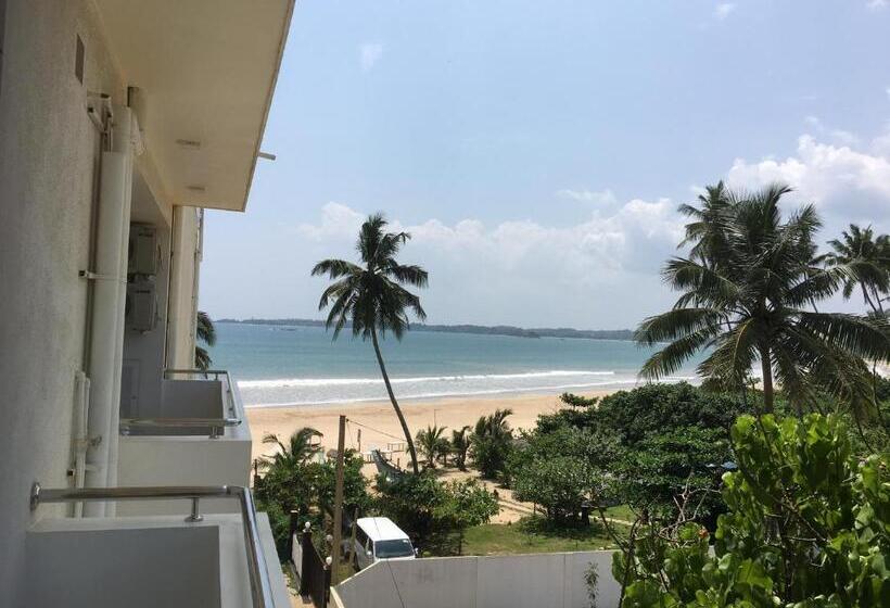 Номер Deluxe, Twenty Two Weligambay