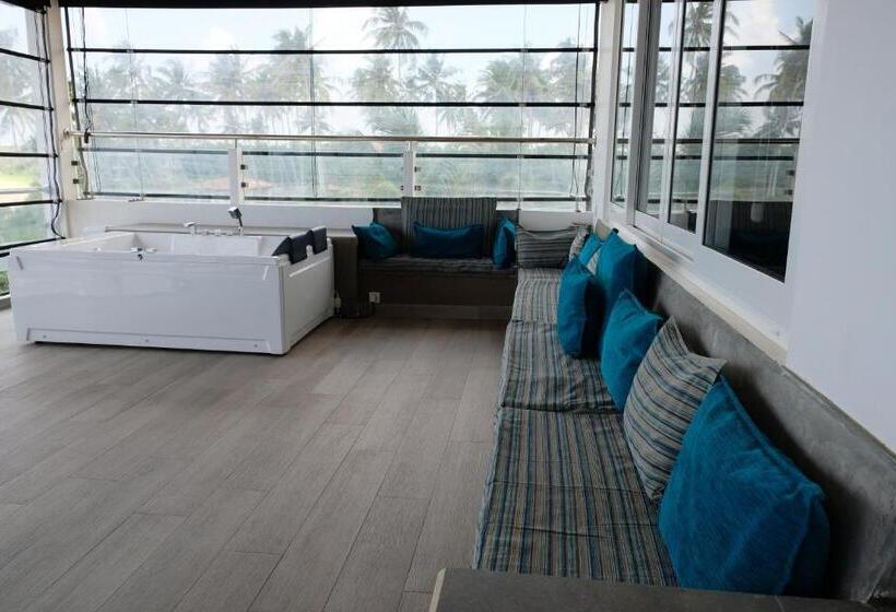 Люкс, Twenty Two Weligambay