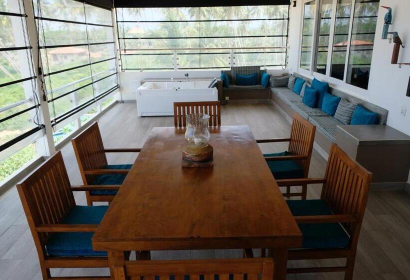 Люкс, Twenty Two Weligambay