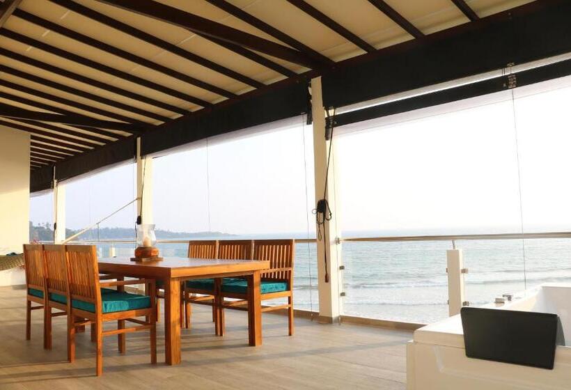 Люкс, Twenty Two Weligambay