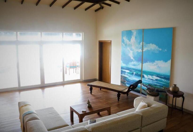 Люкс, Twenty Two Weligambay