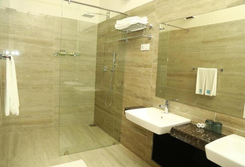 Полулюкс, Twenty Two Weligambay