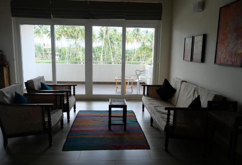 Полулюкс, Twenty Two Weligambay