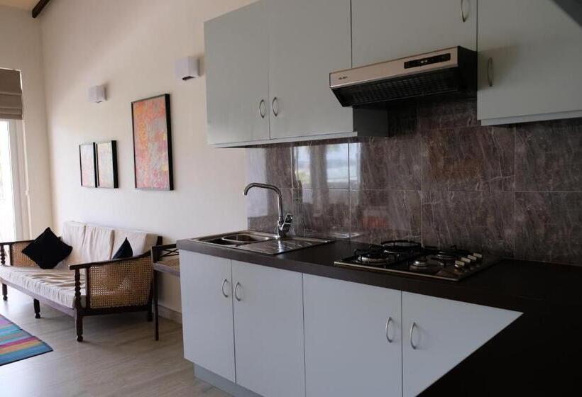 Полулюкс, Twenty Two Weligambay