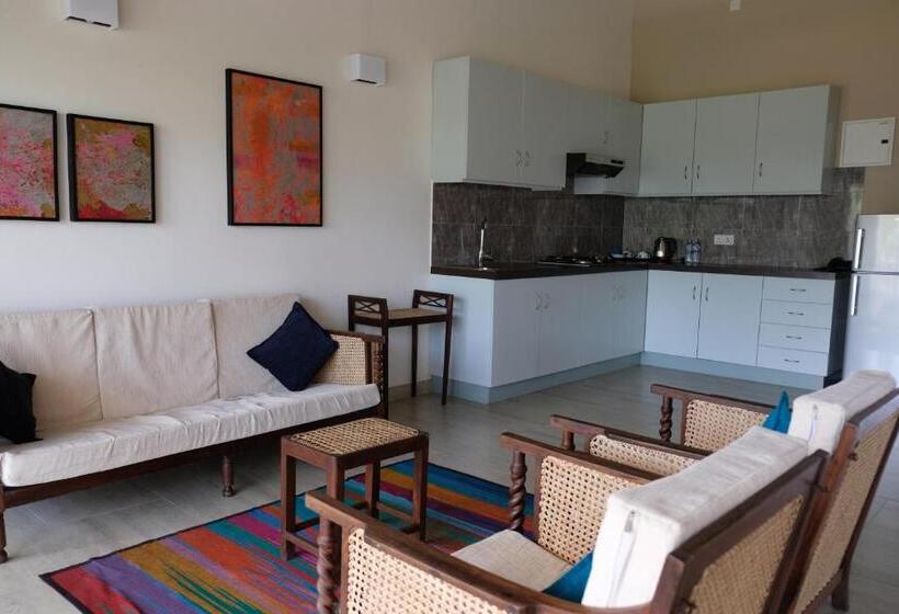 Полулюкс, Twenty Two Weligambay